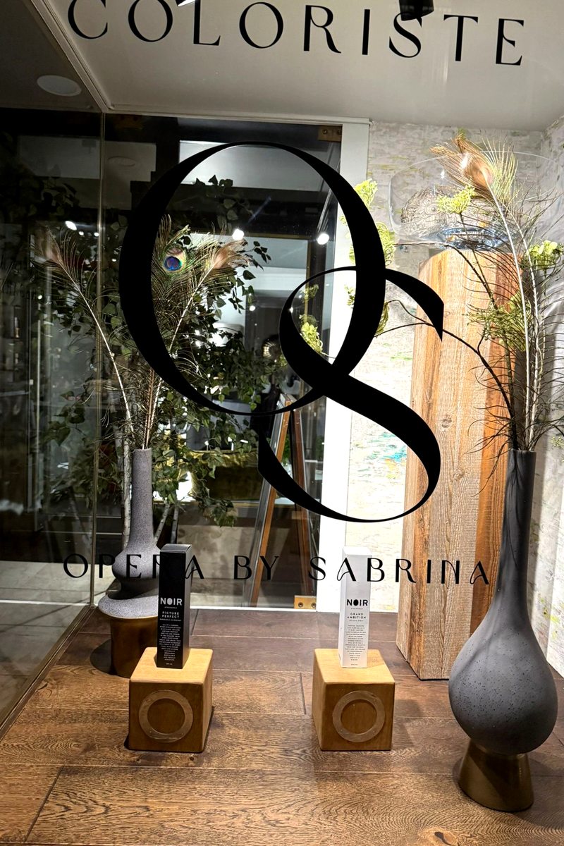 Devanture salon L'Opéra by Sabrina Vevey — Coloriste